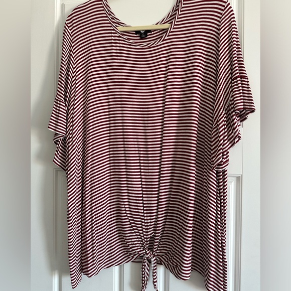 A&I Tops - Women’s plus size 3X ruffle short sleeve tie front top.